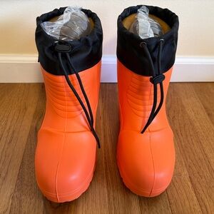 Loon’R Low Rise Winter Boots. Size Large. Unisex
M:  6.5-7.5.  W: 8-9. EU: 42-43
